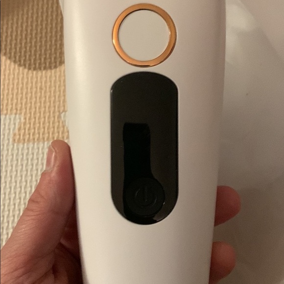 IPL home hair removal device - Picture 2 of 3
